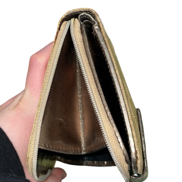 GUCCI Metalic Gold GG compact Wallet - Picture 10 of 11